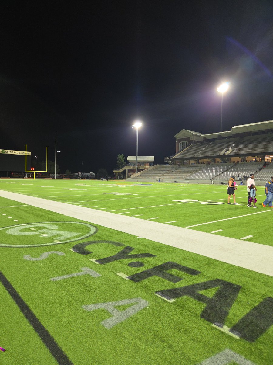 Matt_Stepp817's tweet photo. Week 9 of the #txhsfb season is in the books, good night from Houston @dctf https://t.co/VGm31sDyu6
