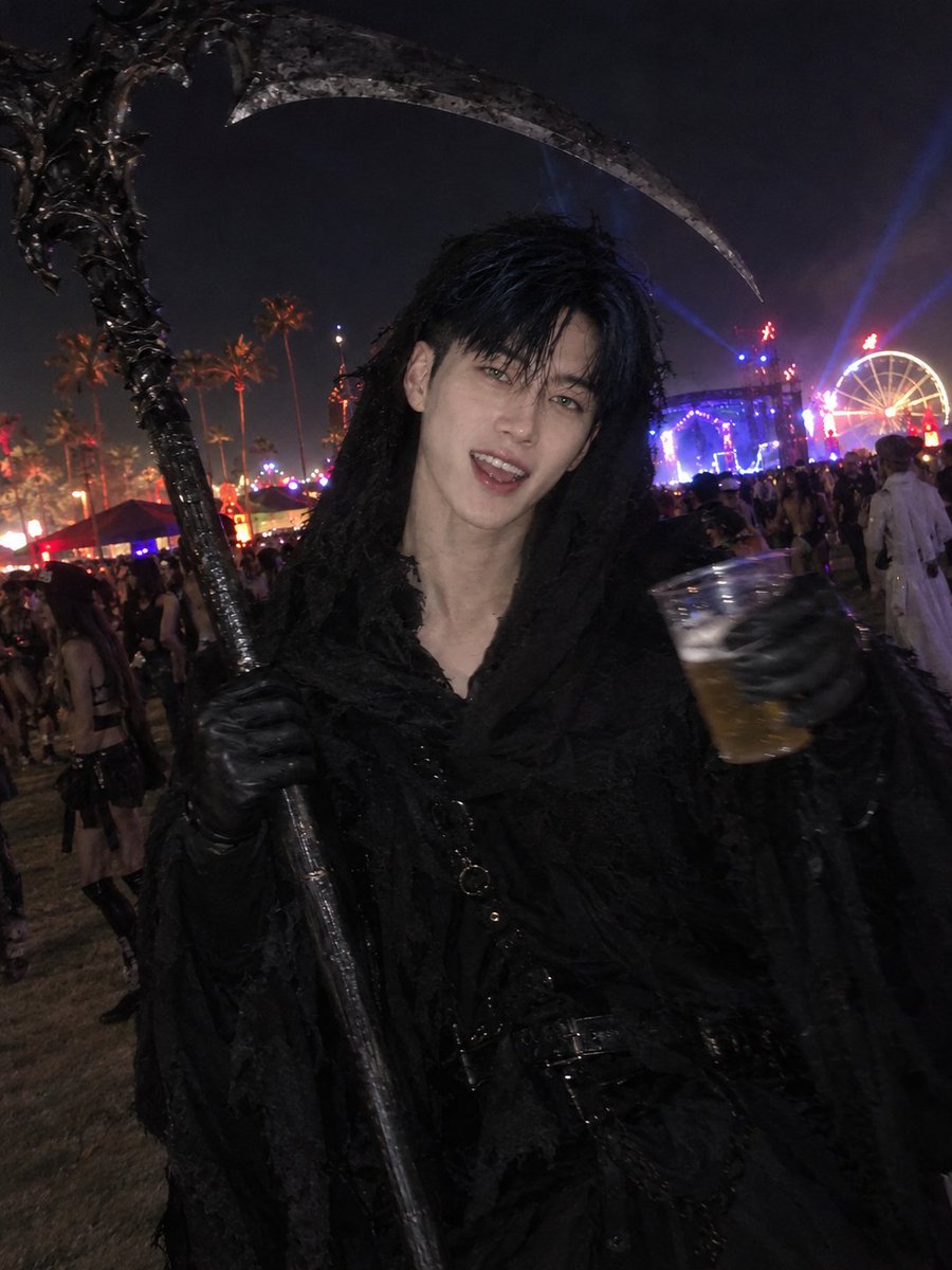 sombralugubre's tweet photo. 🎃 | #SpookyChellaRP 

⠀ ⠀ ⠀ 𝐏𝐮𝐦𝐩𝐤𝐢𝐧𝐬 𝐬𝐜𝐫𝐞𝐚𝐦 𝐢𝐧 𝐭𝐡𝐞 𝐝𝐞𝐚𝐝 𝐨𝐟 𝐧𝐢𝐠𝐡𝐭.

Llegar, iba a llegar. 
Siempre me gusta compartir momentos lindos contigo, https://t.co/xoJDMsRxbS