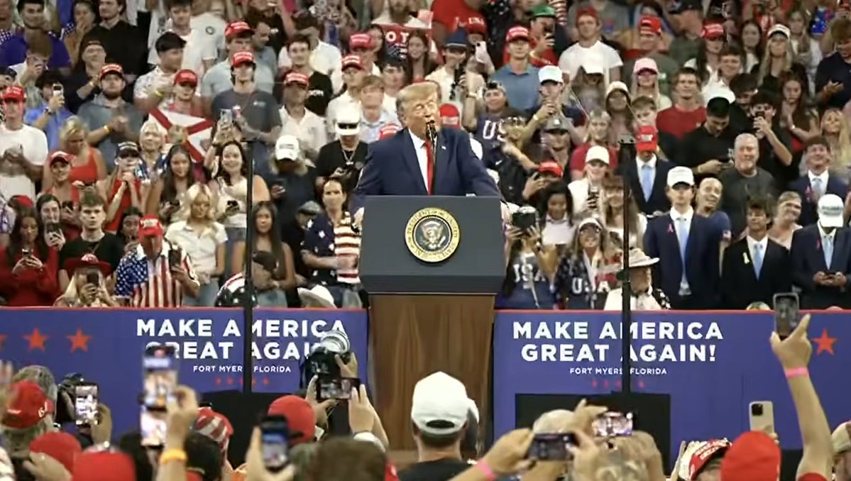 CDM_PRESS's tweet photo. Trump says the US may do another "little Epic Fury" if Iran won't make a deal.

Read more in comments

@realDonaldTrump @BreitbartNews @SecScottBessent https://t.co/BXGDt3dVCh
