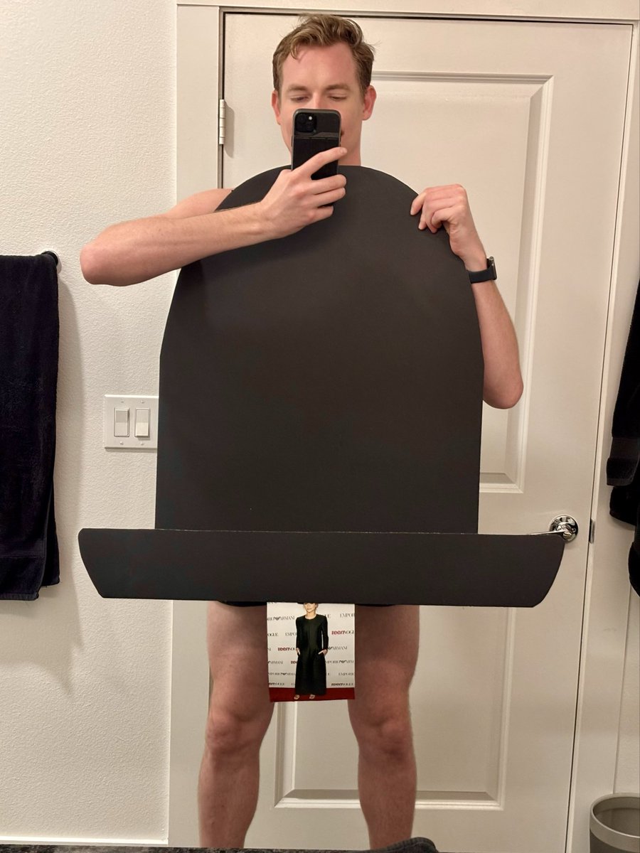 twitmercan's tweet photo. I hate gay Halloween what do you mean you’re Zendaya’s hat from the 2014 kids choice awards #hattheory https://t.co/auqBlowx5R