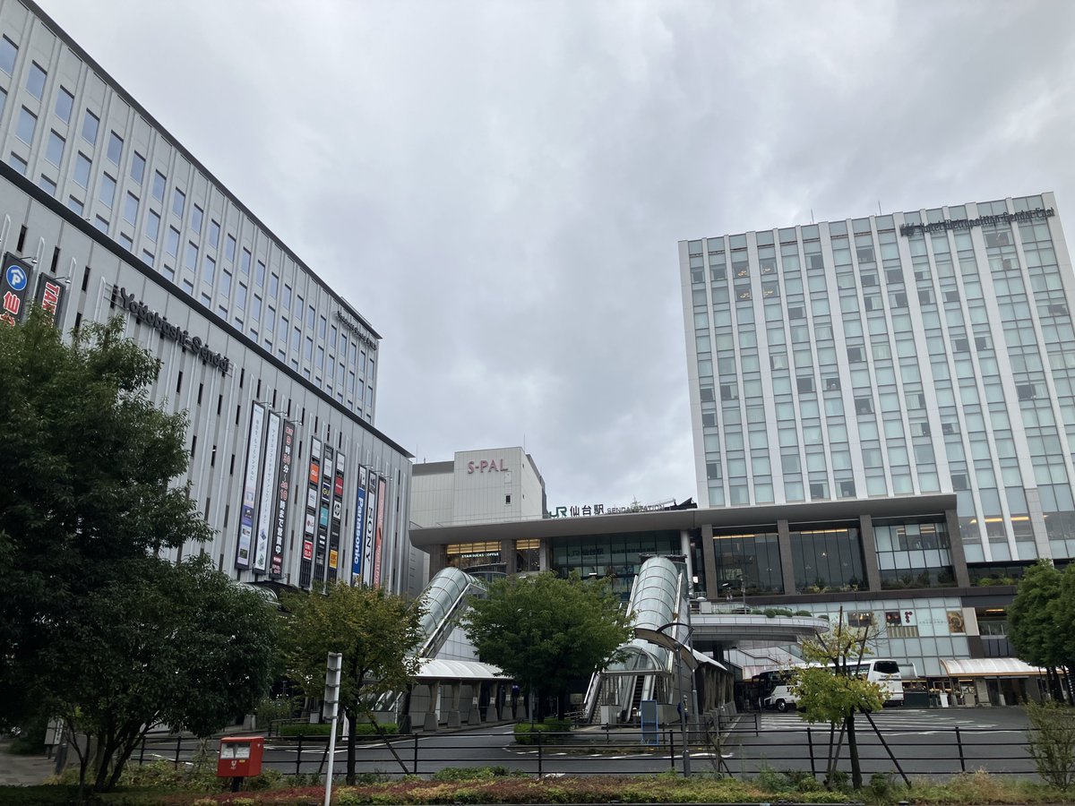 mediart3733's tweet photo. 20年前は駐車場近くの3階建てだった気がするヨドバシも今ではとんでもないビルに https://t.co/lu2OXQ2Bbs