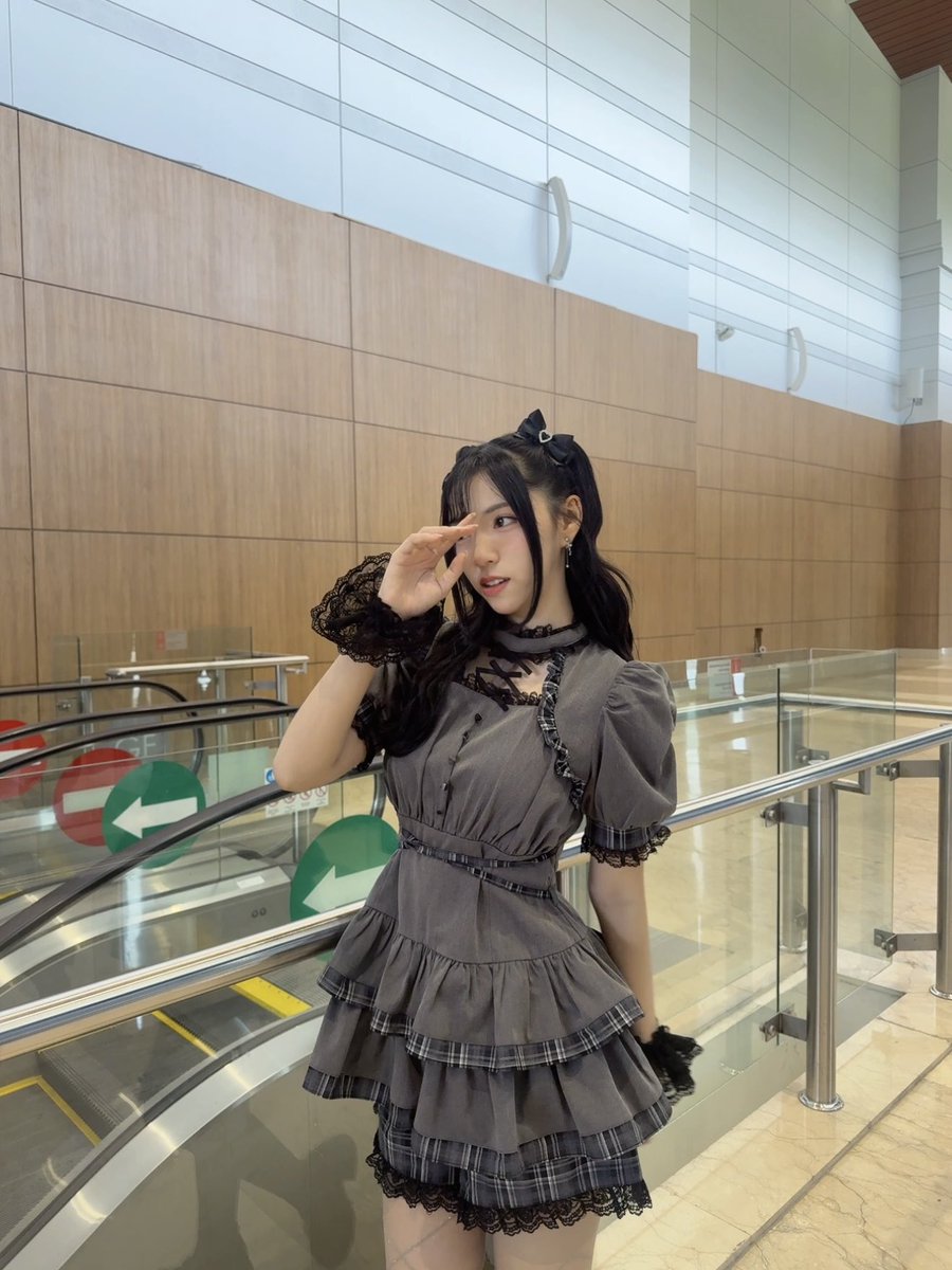 Aralie_JKT48's tweet photo. SEMUANYA TERIMA KASIH UNTUK JKT48 & AKB48 Personal Meet and Greet Festival "Ayo Senyumlah" !!! BANYAK HAL MENYENANGKAN YANG TERJADI KEMARIN 🫶🏻 aku senang sekali bisa bertemu dengan kalian semuaaa, seluruh member jkt48 dan kakak-kakak dari akb48 🥹💗 terima kasih sudah membuat begitu banyak memori bersama aku yyaaa! seluruh rangkaian kegiatan yang berjalan membuat aku tersenyum 🫶🏻 

Dengan rilisnya Music Video Single ke-28 JKT48 "Ayo Senyumlah" aku juga sangat bersyukur bisa menjadi bagian dari senyuman itu 🙌🏻 mohon dukungannya selalu 💗