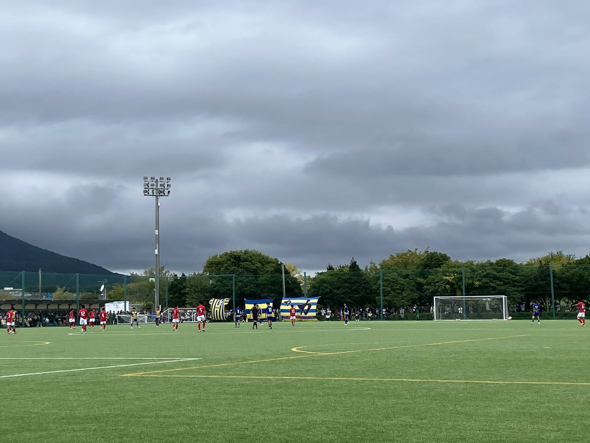 KLMhiro's tweet photo. 風が強い中、選手権長崎県予選準々決勝。
国見対創成
海星対総附
どちらも0対0のまま。 https://t.co/a2o48xrfWt