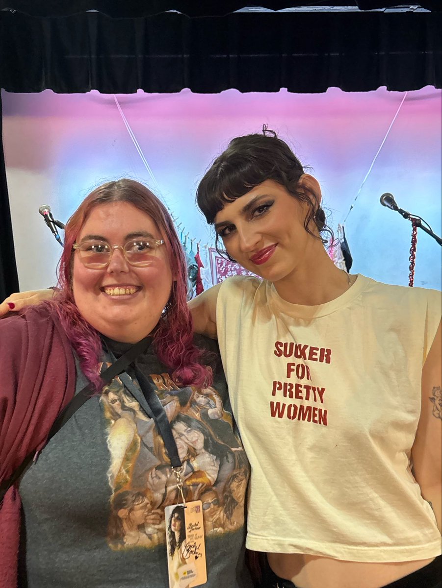 lavendercomplex's tweet photo. guys I made it btw just so everyone knows traffic did not stop the gabby and rachel reunion !!!! love you so much @rachel_bochner https://t.co/4tvSsyTn2e