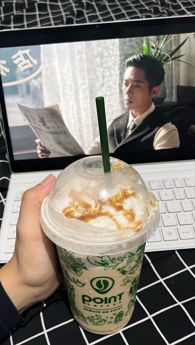 bahliljelek13's tweet photo. weekend enaknya nyantai, nikmati waktu gini, nonton sambil ngopi, me time💅🏻 https://t.co/JzYDaarkBU