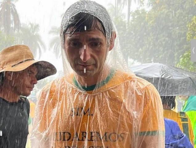 PrJopelim203's tweet photo. Vai chover no Sul e no Sudeste e a esquerda está dizendo que a direta não sairá de casa para votar.
A direita: https://t.co/QnSGjk7ubT