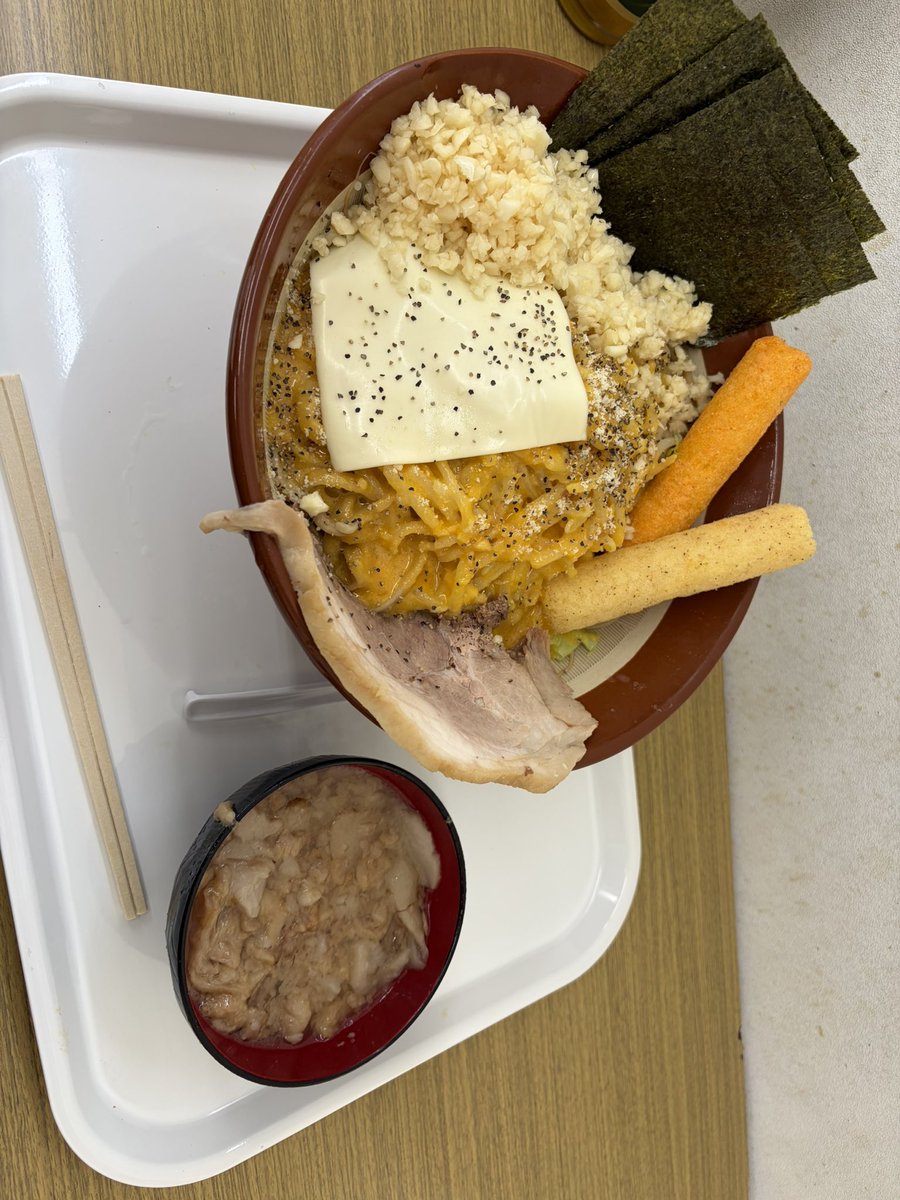 dimemegabass's tweet photo. 麺屋どん
ドン・カルボ
ニンニク増し増し脂増し増し
海苔・スライスチーズTP

美味すぎてペロリ

隣があのクチャラーモンスターで
最悪だった https://t.co/JlZSq6zqlK