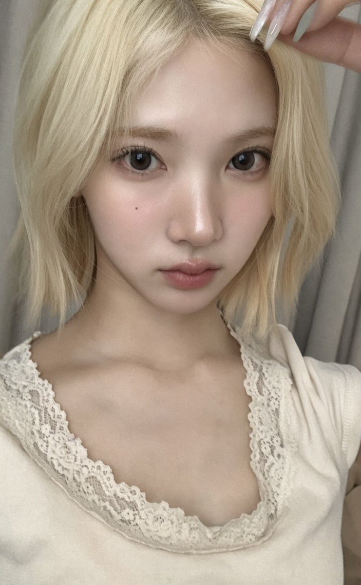 choijiewwoo's tweet photo. Hiduuup Blodeeee!! 📸 

Selca dengan keadaan muka bantal https://t.co/rvwz6CxEKb