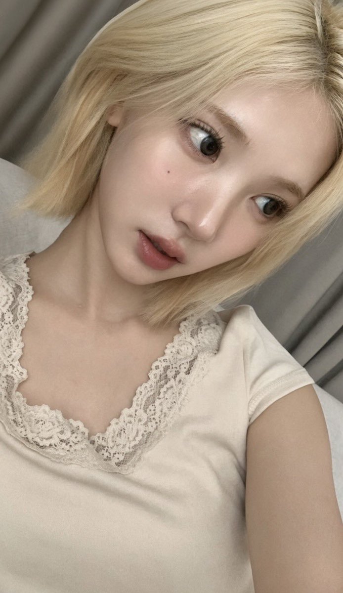 choijiewwoo's tweet photo. Hiduuup Blodeeee!! 📸 

Selca dengan keadaan muka bantal https://t.co/rvwz6CxEKb