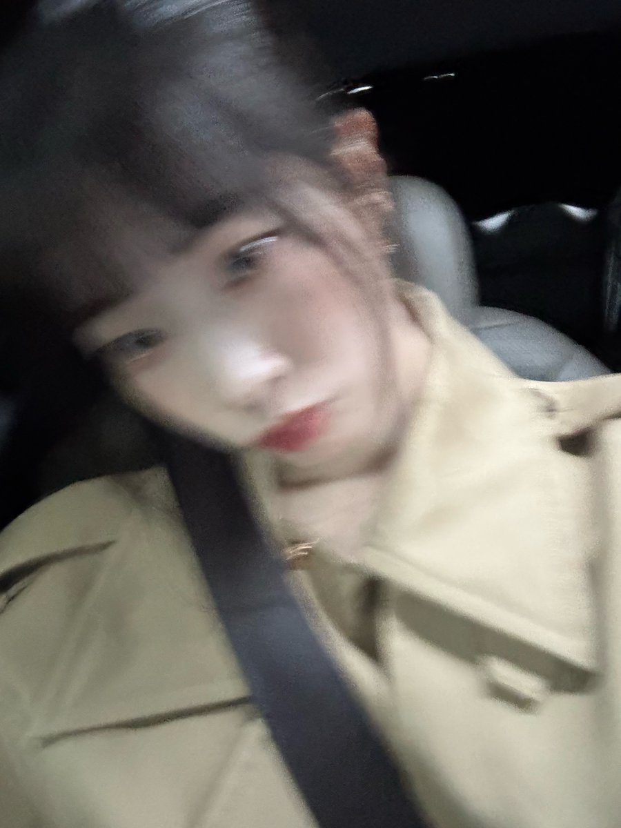 godmitzu's tweet photo. DAHYUN SELCA WITH BANGS AND HAIR BUN https://t.co/Ho00dLJj6M