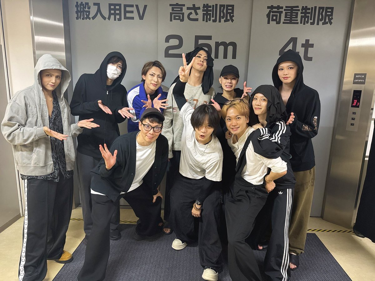 Torippiyo2's tweet photo. ミュージカル
『刀剣乱舞』 ～月夜一縷～ 観劇。

馴染みも初めましても
久しぶり？もありました！

大千穐楽、ファイトです！

愛。
ですね。 https://t.co/h74ZyqaQpr