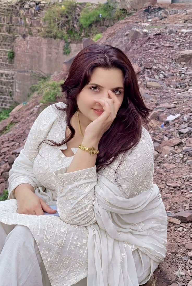 UrbanKingX89's tweet photo. तेरी आँखों में अपना मुकाम चाहता हूँ,
तेरे लबों पर अपना नाम चाहता हूँ।
मोहब्बत की कोई हद नहीं होती शायद,
मैं हर जन्म में बस तेरा साथ चाहता हूँ। 🥰🌹
#LoveShayari #Mohabbat #Ishq #RomanticShayari #TrueLove #DilSe #Pyar https://t.co/YEkf6TwnSE