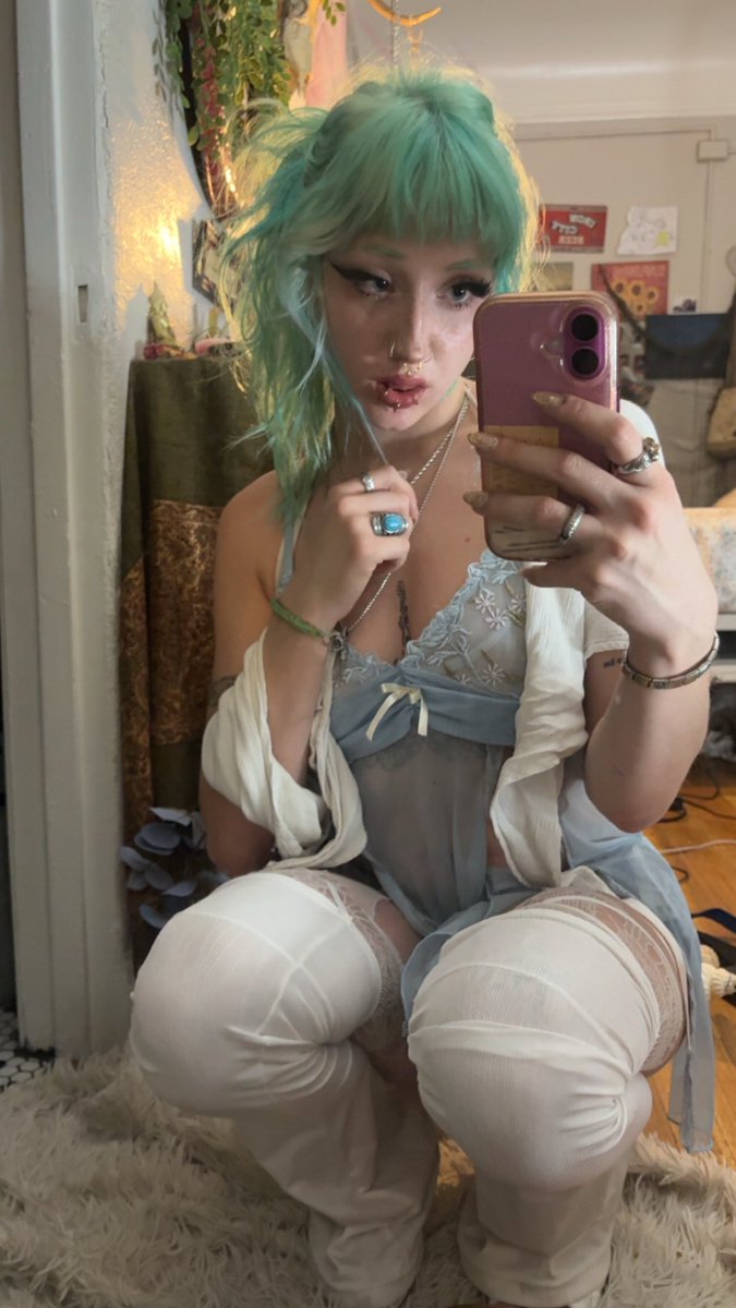 lov3lypixie's tweet photo. I feel like a mermaid doll 🧜‍♀️😛🧿💙 https://t.co/bQXICvecaG