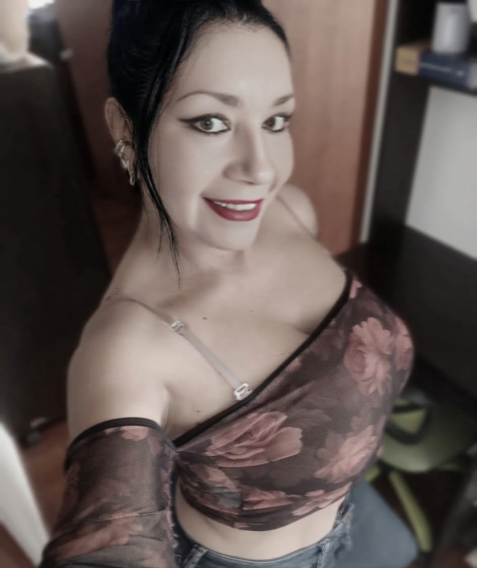 milenaropz's tweet photo. Como me veo? 🔥🫠

Una rola bien hermosa
#Bogotá https://t.co/NRSq8SB3Lj