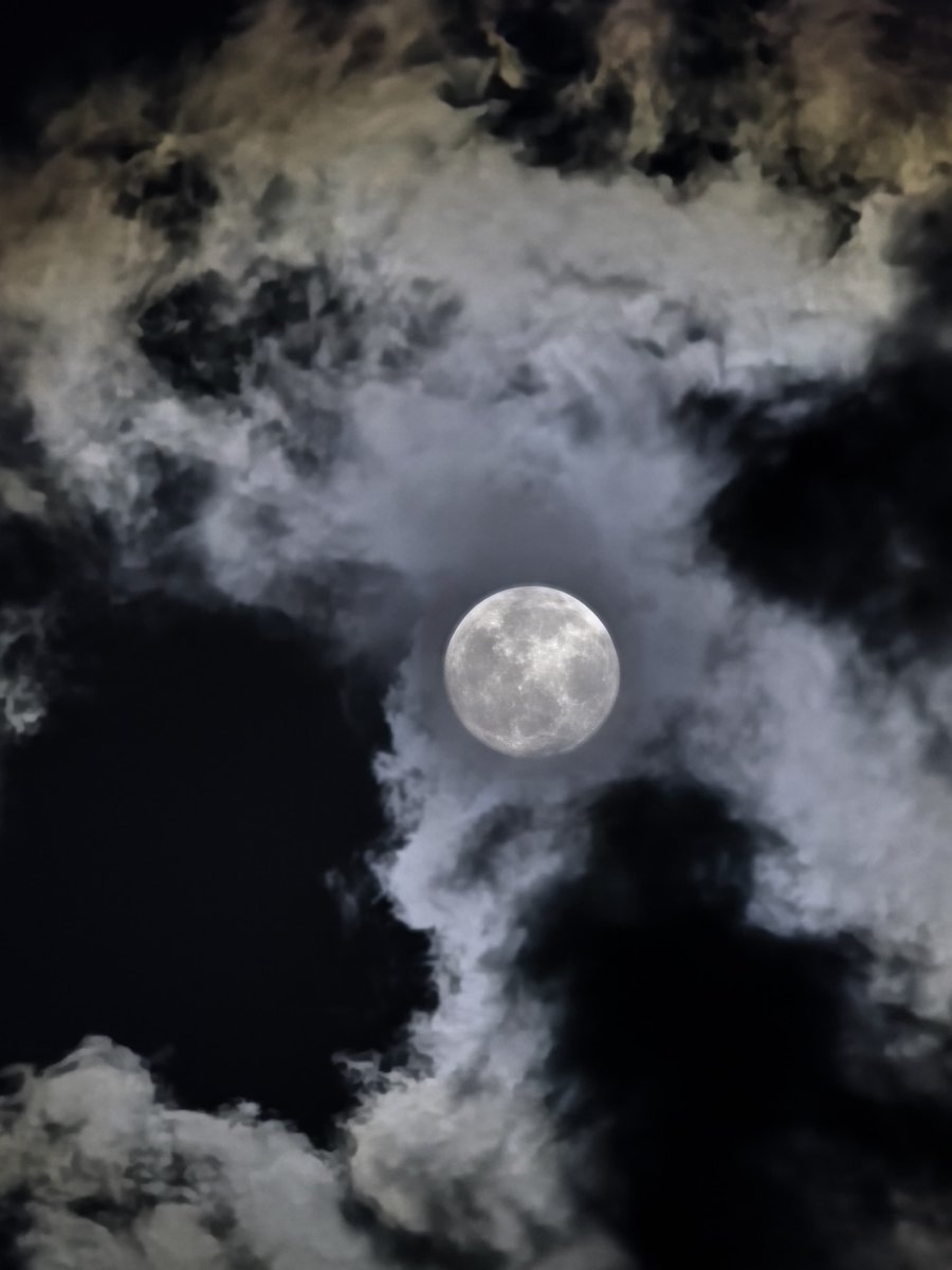 GrissiMtzb's tweet photo. Divina ella 😍🌔 https://t.co/wka7qP2DUB