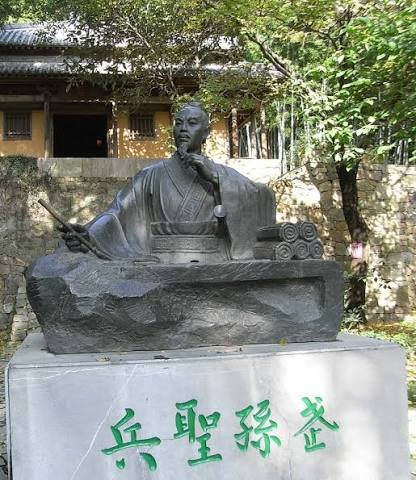 JASONYAO2031's tweet photo. @4Utruthbombs @SecWar @DeptofWar 这些在中国的是什么？里面美国老师教授中国学生西方宗教，哲学，民主文化，也没看中国学生怕的要死啊。还有为何孙子兵法不赶走？ https://t.co/F1HXFe8aUX