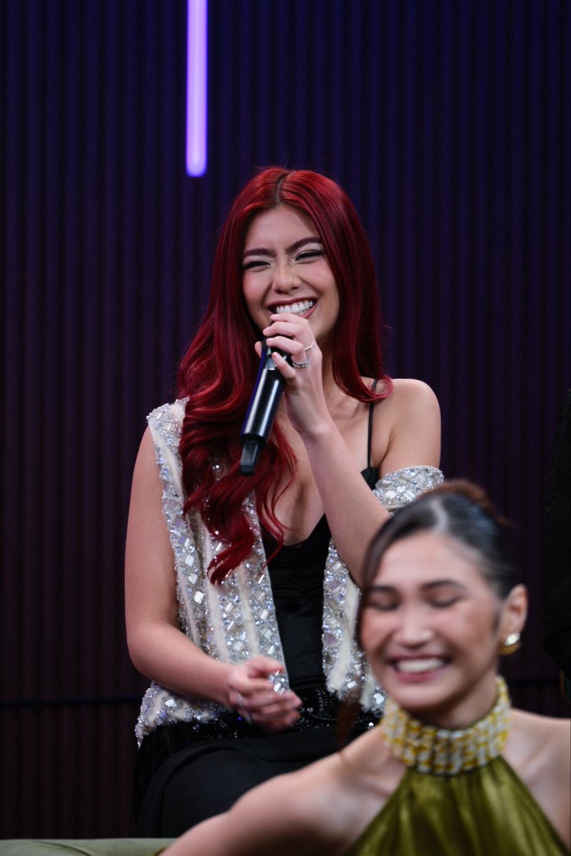 TAMtackss's tweet photo. Off cam love team! #JhoMikha 

See you later best girls 🌸

©️SPH Media

SG ROARS BINI SIGNALS

#BINI_SIGNALS_WORLDTOUR_2026 #BINI_SIGNALS_SINGAPORE
#BINI https://t.co/t50Pbbyri8