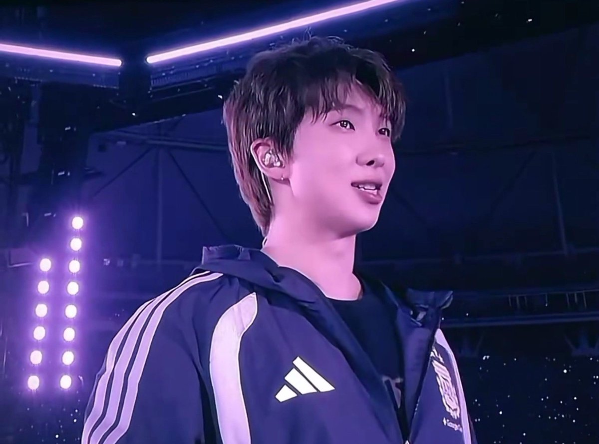 taetaetoofs's tweet photo. he's Jooning in his little Joonie way 💔 https://t.co/nIvx40PBrE