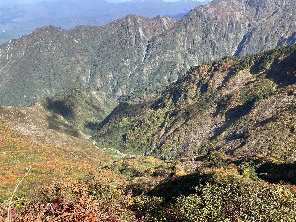 3776_yamanchu's tweet photo. 2026.10.15 八海山
#さいたま山に親しむ会 のサポートスタッフとして一緒に八海山を歩いてきました
素晴らしいお天気の中、紅葉も素晴らしかったです😆✨ https://t.co/PTNTHdlk1U