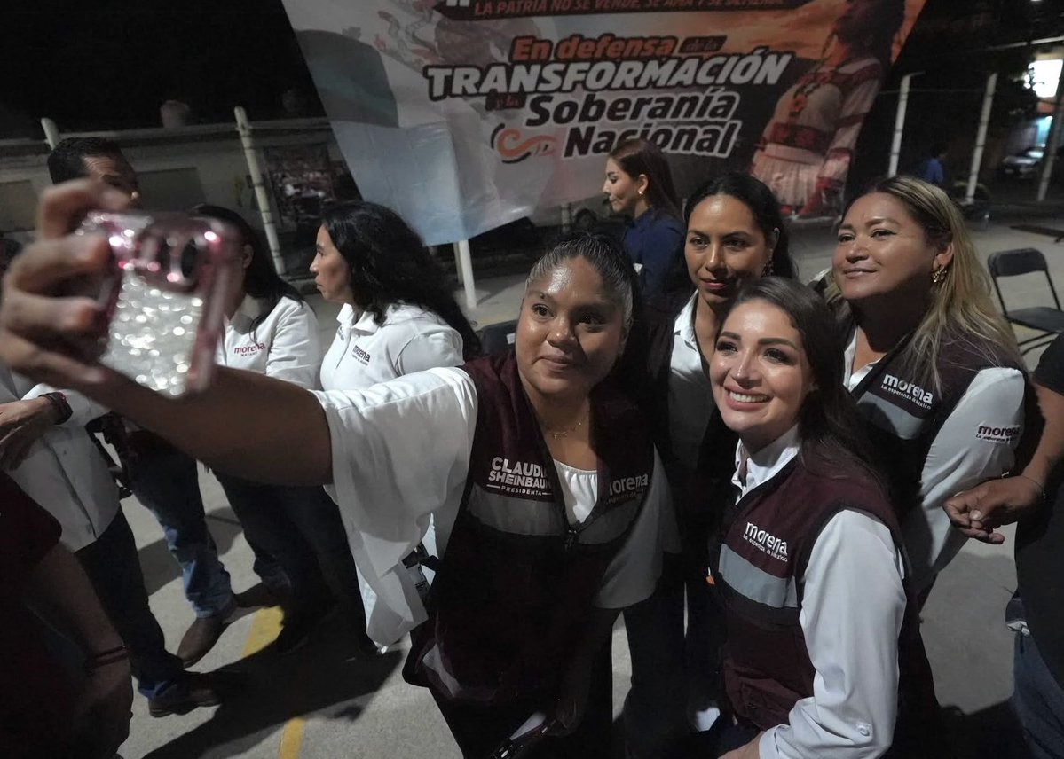 JasminBugarin's tweet photo. Qué gusto venir a Xalisco y saludar a grandes amigas y amigos de lucha.

Seguimos en territorio y en unidad, impulsando la defensa de la Transformación y la Soberanía Nacional. https://t.co/mfSOWvpJ2g