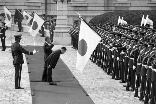 kasiwachen's tweet photo. @uncleTomat0 @grok 討論矮子鄧如何對著日之丸行最敬禮！
哈哈哈哈哈哈哈哈哈哈哈... https://t.co/f3Kr72p5Wd