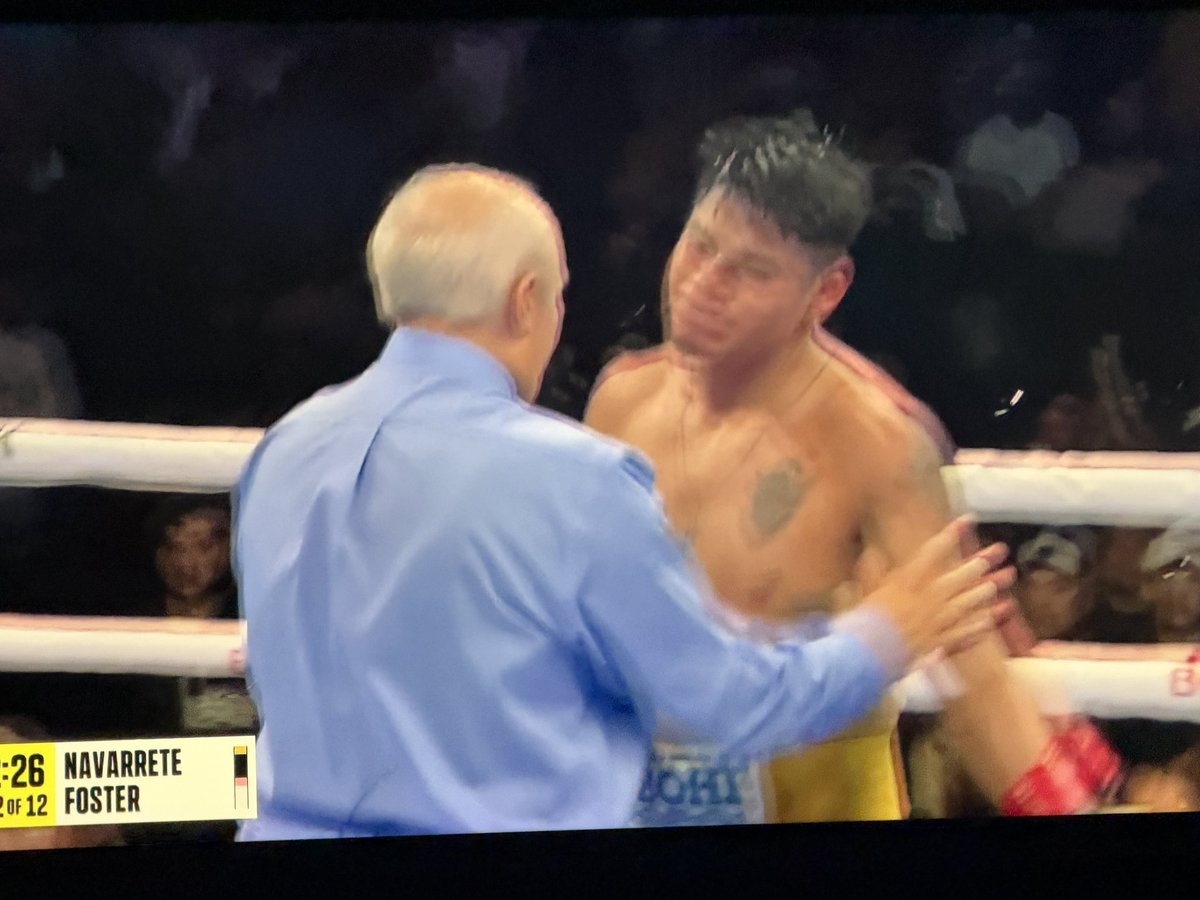 DannyPLUSBoxing's tweet photo. Navarette down r12! https://t.co/kgKkfZreCA