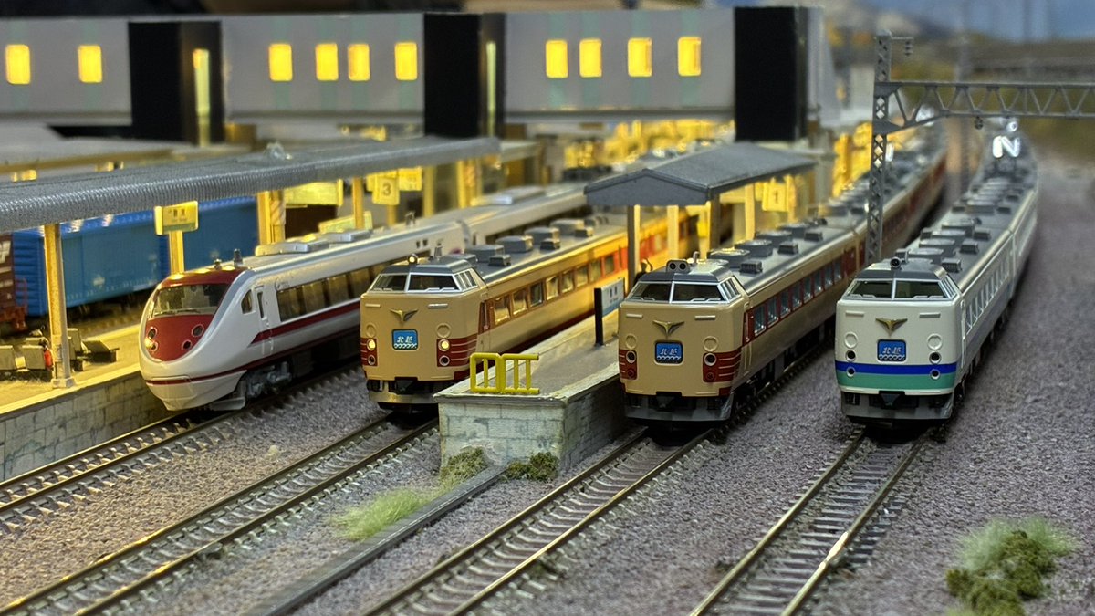 Re_Color_train's tweet photo. 【東京・本店4階】昨日ご来店のお客様①

485系 特急北越などです！

※ 7,8番線使用

#リカラー #Re_Color #鉄道模型 #ｎゲージ  #レンタルレイアウト https://t.co/2nHrR3rE2z