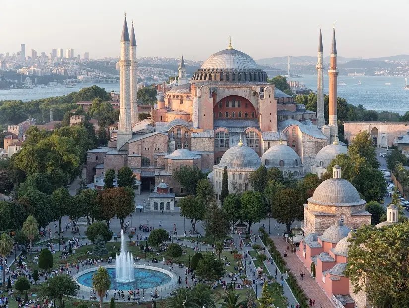 owthen22's tweet photo. @KostasParaske17 aekadakı görsel ayasıfya mı? ona cami olmak gerçekten çok yakıştı😂 https://t.co/xOJqnOCKUH