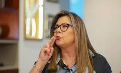 silvioravel's tweet photo. SH. sh, sh, shito; no me delaten ni me acosen por mi renuncia pues tengo por misión encomendada como jefe de la Fiscalía dejar prescribir todas los casos que acusen a mi jefe Petro y a sus funcionarios. Mi único afán es que el tiempo corra y las hojas del calendario se agoten https://t.co/QjxbcWqhiR
