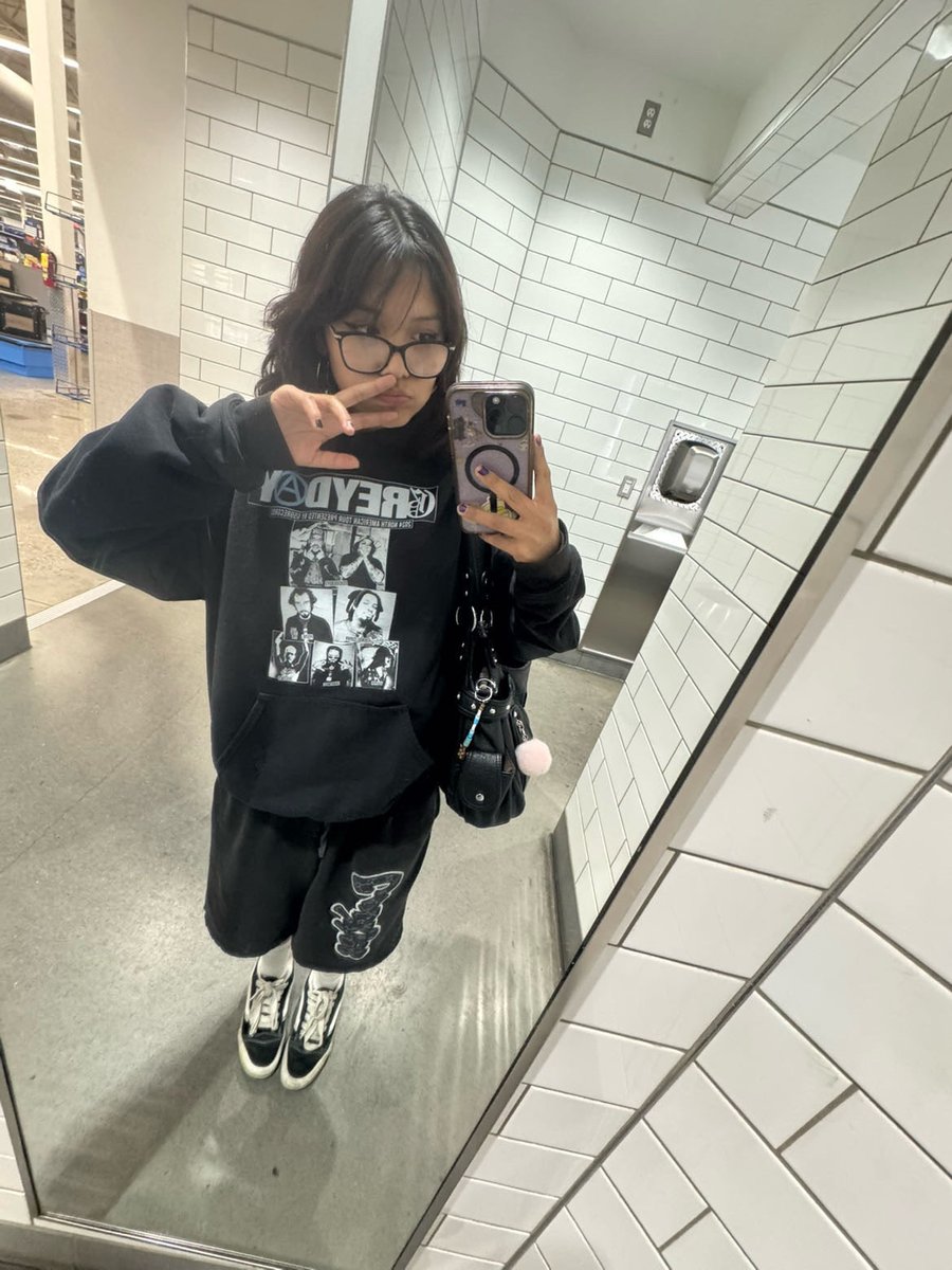 cvrsedc1pher's tweet photo. Who’s up rn with their dick out? https://t.co/cVpxJmsu0f