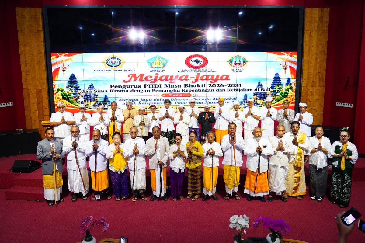 Kodam9Udayana's tweet photo. Kapoksahli Pangdam IX/Udayana Hadiri Simakrama dan Mejaya-Jaya PHDI Pusat di Besakih
#KodamIXUdayana #TNIAD #TNIPRIMA #PendamIXUdayana #PHDI #PuraAgungBesakih #MejayaJaya #Simakrama #Toleransi #PersatuanNKRI https://t.co/GqqVj5R1HE