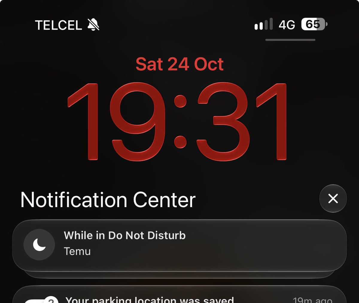mernonexistent's tweet photo. el concepto de dejar tu celular en no molestar por dos horas y solo tener una notificación de TEMU https://t.co/8x53sbVOVR