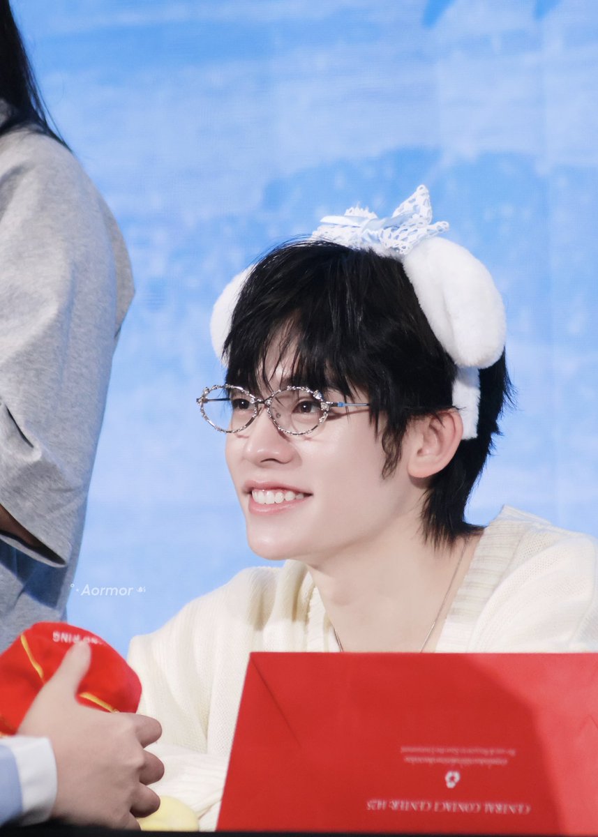 ilymyfridae's tweet photo. ( 📷 ) : 20261023 ★ 

ตาขีด ใส่แว่น ยิ้มหวาน 🐻‍❄️ ( っ◝◜ｃ)

#HappyLittleWorldWithPor
꒰ @porsuppakarn ✿ #porsuppakarn ꒱  ⋆˙
꒰ #TeeteePor ❤︎ * יִ  ꒱ https://t.co/Sh8VLbzCKv