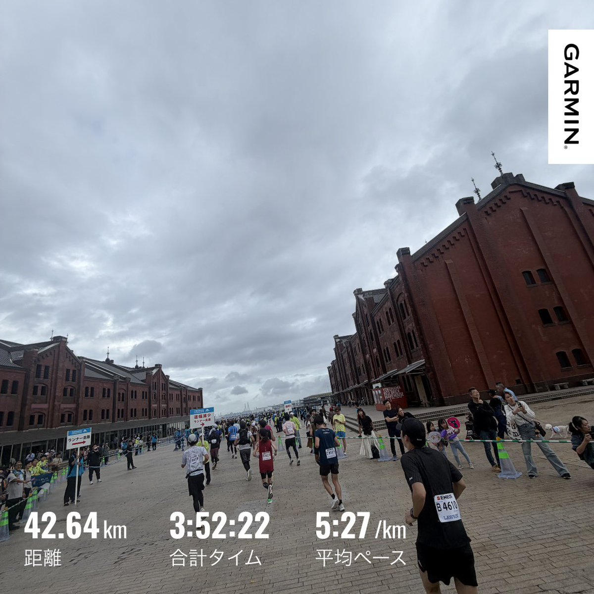 thon26_running's tweet photo. 横浜マラソン撃沈したー。10回目にして初めてPBならず…抑えて入ったのに25キロ時点で攣りそうに。そのままずっと攣りそうだったけど最後復活して3キロ弱スパートかけれた！暑さにやられたけど、最後は練習の積み重ねの賜物だとポジティブに捉える。次はミナトシティハーフ！さ、飲むぞ！🍻 https://t.co/5cFdkoZ448
