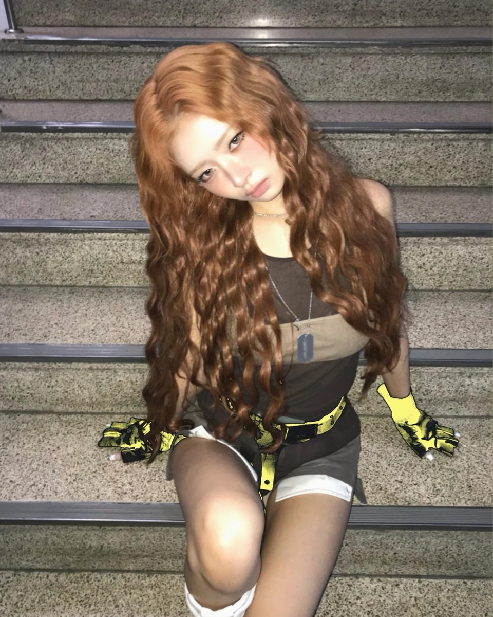noaorei's tweet photo. Sorry (but not sorry) for blocking the stairs https://t.co/NlPFoxkQ3s