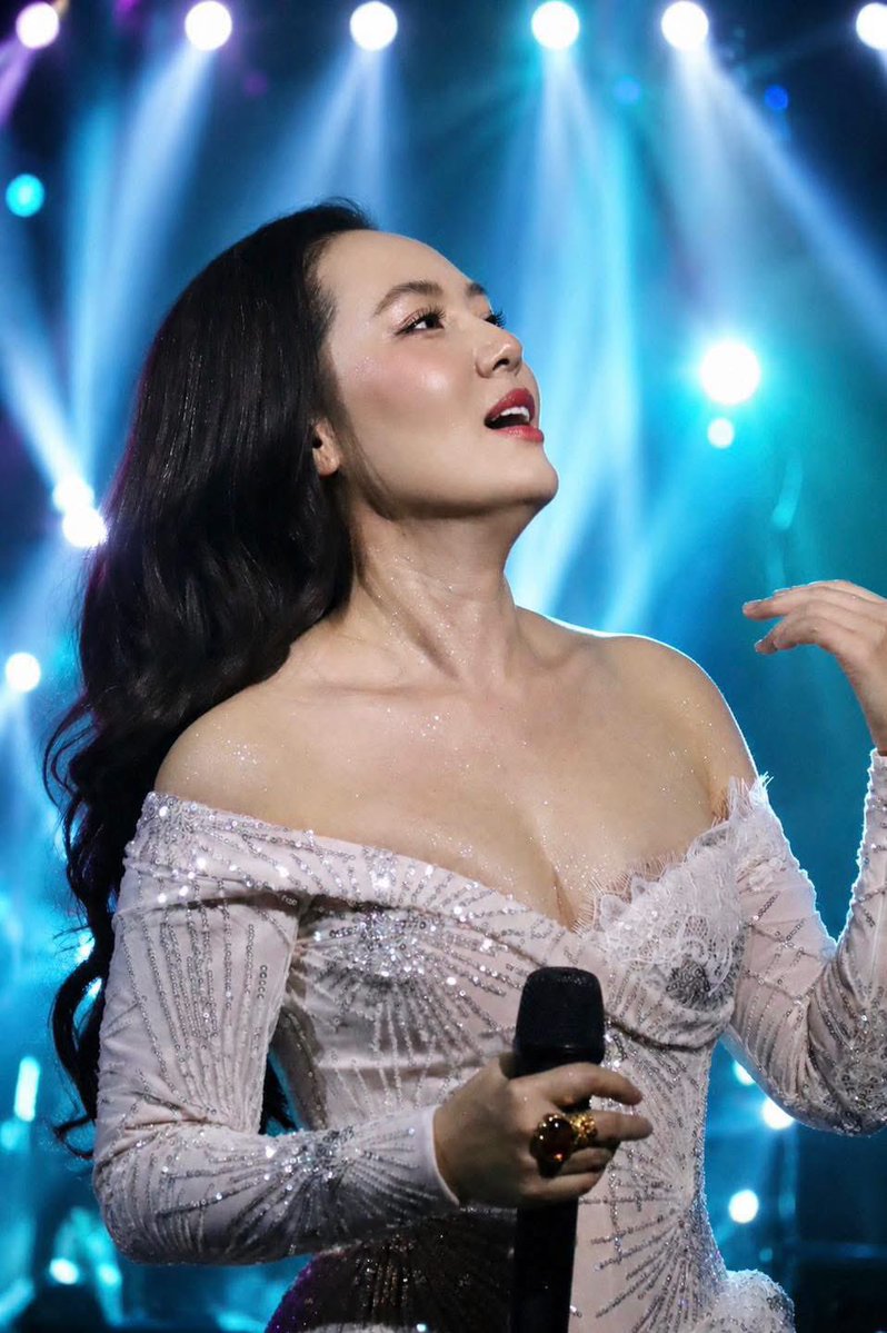 mynhanshowbiz's tweet photo. Ca sĩ Phương Linh với nét đẹp rất mỹ miều và nụ cười duyên dáng https://t.co/g0gRcdcSmc