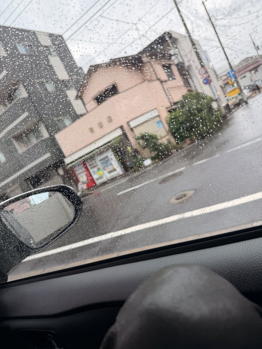 1_553i's tweet photo. 息子の冷蔵庫が空っぽだから本千葉駅近くのまいばすけっとに買い出し来た！けど、いきなり天気悪くなったから、もう文化祭見ないでいいかなってww息子さんもポン引きしかやらないって言ってるし、天気も悪いしラーメン食って帰るwww
ってか、こんな時間まで寝てたみたいだけど余裕だな大学生！！ https://t.co/6w5L4m05wV