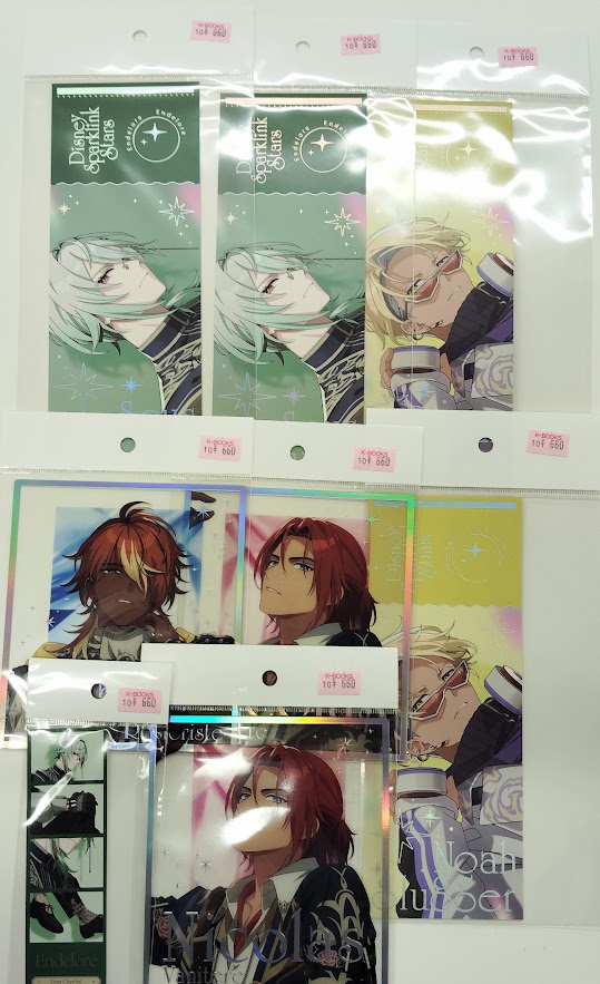 kbooks_tokimeki's tweet photo. 【入荷情報】
「ディズニー スパークリンク・スターズ」

「Debut!」POP UP STORE

缶バッジ
クリア色紙
シーンフィルム
チケットが本日も続々入荷❣

現在、1000円毎にスクラッチも配布中！✨
是非、この機会に乙女館をご利用下さいませ！

#kbooks #乙女館 スパリク 求 譲☀️ネオ 🧢ヒュー🪽ディディ 🍿ラスカ 😴ランカ 🎤ラフタ 🥧シュウ 🎧ノア 📚リゼ 💐シャン 💘ニコラ 🧐スー⏳エリー 👞アッシュ 📷レント KBOOKS乙女館