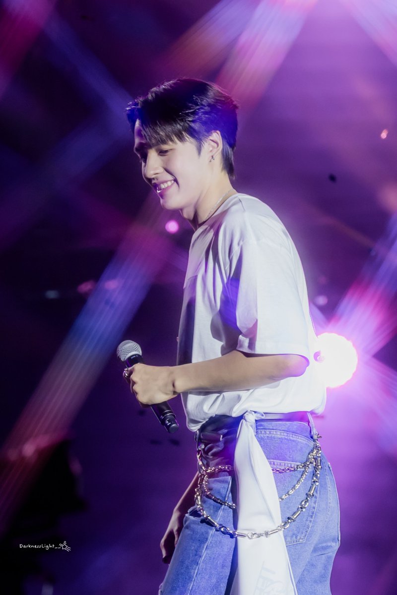 DarknessLight__'s tweet photo. พวกแกเก่งมาก ชมตัวเองเยอะๆได้เลย

TEEHENG 1st FAN MEEETING

#TeeHengGenOfUs1stFM
#TeeHengGENOFUS1stFanmeeting
#TeeHeng
@Tee_wongsajaem @HengmarkII https://t.co/MLrZ4FfltB