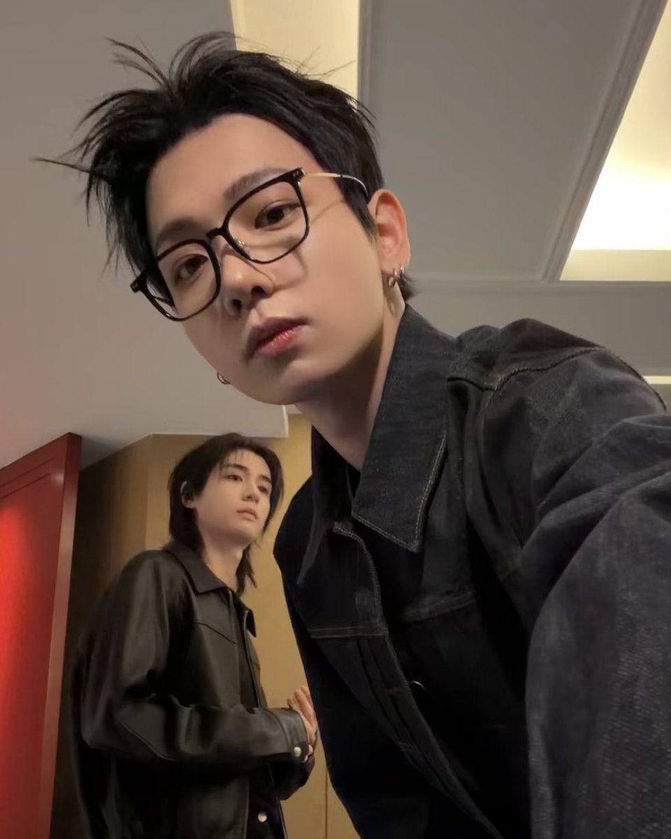 ilysmyungz's tweet photo. jaehyun looks so good i’m losing my mind https://t.co/f0UPv7IjM1