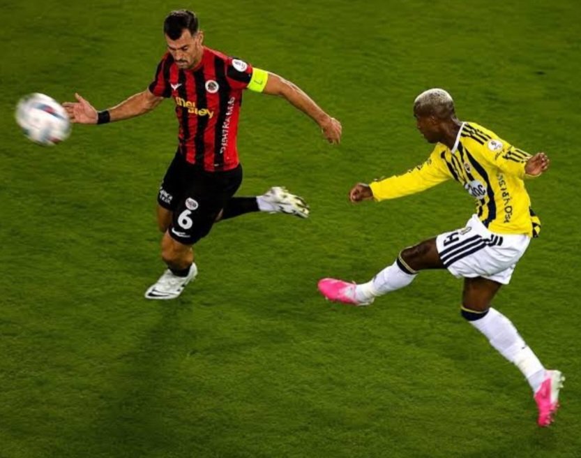refereechecking's tweet photo. #SAMvAMD
Kural tektir! Birine penaltı deyip diğerine dememek, milyonları yanlış yönlendirmekten başka bir şey değildir... https://t.co/UAWAr5oLjf