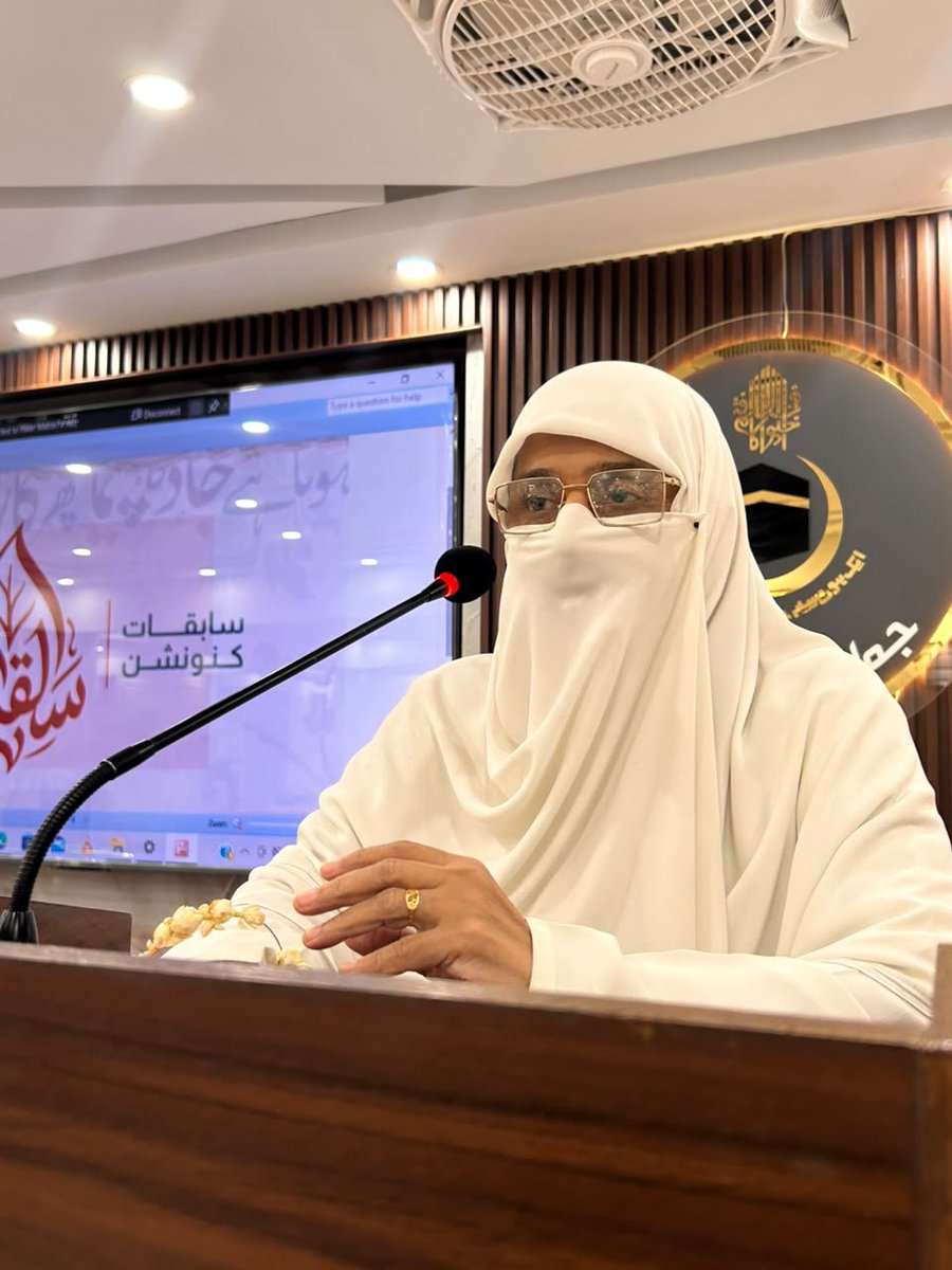JIwomenKarachi's tweet photo. *اسلامی جمعیت طالبات۔۔ تحریکِ اسلامی کا قیمتی سرمایہ!!* 
ناظمہ وومن ونگ کراچی جاوداں فہیم نے اسلامی جمعیت طالبات کے 58ویں یومِ تاسیس کے موقع پر منعقدہ سابقات کنونشن سے خطاب کیا۔ انہوں کہا کہ اسلامی جمعیت طالبات گزشتہ 58 سال سے طالبات کی تعلیمی، فکری اور اخلاقی تربیت کے ذریعے باصلاحیت خواتین تیار کر رہی ہے۔
اُنہوں نے کہا کہ اسلامی جمعیت طالبات تحریکِ اسلامی کی نرسری ہے، جہاں سے نوجوان خواتین معاشرے کی اصلاح اور تعمیر کے لیے تیار ہوتی ہیں۔ نظامِ زندگی میں مثبت تبدیلی کے لیے نوجوانوں کی صلاحیتوں اور توانائیوں کو بروئے کار لانا ضروری ہے۔
جاوداں فہیم نے سابقات پر زور دیا کہ وہ اپنے تجربات اور صلاحیتوں کو دعوتِ دین کے فروغ، تحریکِ اسلامی کی مضبوطی اور معاشرے کی اصلاح کے لیے استعمال کریں اور جماعتِ اسلامی حلقہ خواتین کے پلیٹ فارم سے اپنا قائدانہ کردار ادا کریں۔ انہوں نے یومِ تاسیس پر مبارک باد بھی پیش کی۔