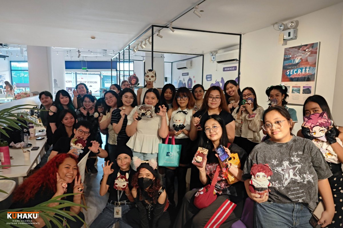 KuhakuMedia's tweet photo. Still Here For You 🐺

Supporters of removed love and deepspace character Valko attended a gathering at the Venti Coffee in Makati City on Sunday, Oct. 25 as a complimentary event to a nearby digital billboard campaign of the character. (Kiana Valencia / Outside Correspondent) https://t.co/vsty20MwbY