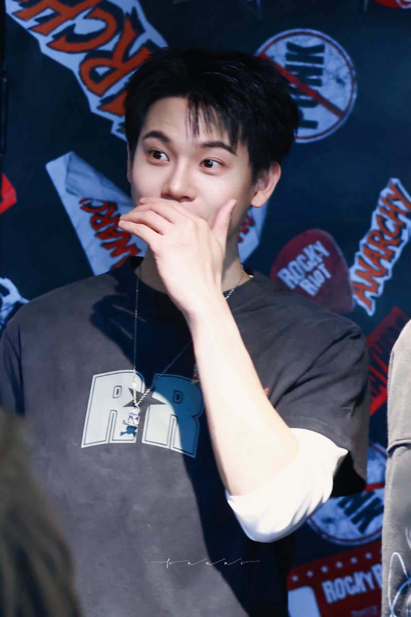 yyyyinft's tweet photo. 𝟮𝟲.𝟭𝟬.𝟮𝟱

heard someone passed away and said: 와 잘생겨따

🤣🤣🤣

YinxShane ANWYLL at SIAMCENTER
#YinxShaneTheRockyRiot https://t.co/enqh9B0f0W