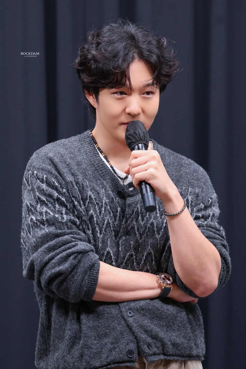 rockdam_sub's tweet photo. 261025 후즈팬 대면 #이창섭

전완근 보면 안됨 😳

#LEECHANGSUB @LeeCS_BTOB https://t.co/RNxse8sajq