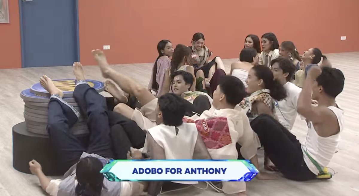 PBBabscbn's tweet photo. Housemates! Congratulations sa inyong first task! 

#PBBCollab3FirstNight https://t.co/l0X2NGmpz8