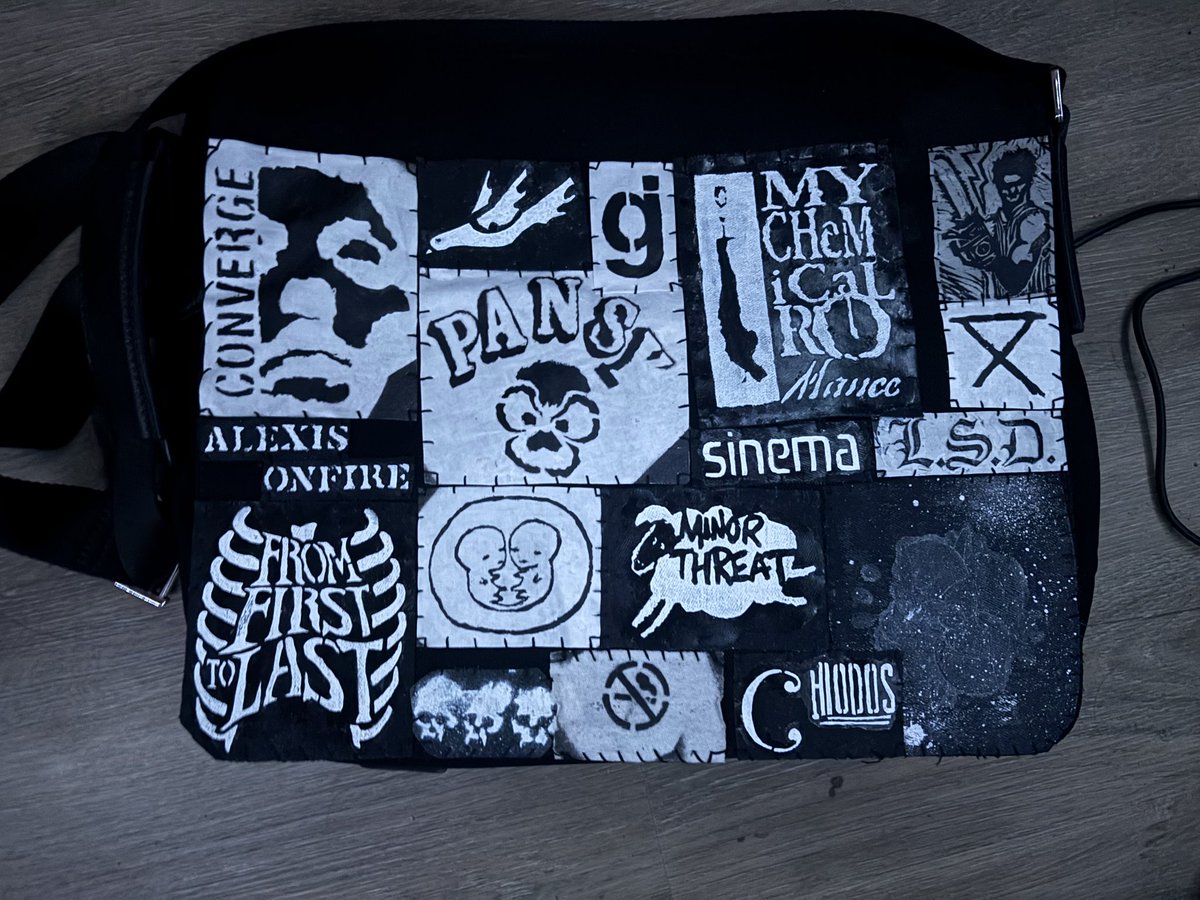 hell4halos's tweet photo. my bag. she’s almost finished https://t.co/CgV4VxGyvB