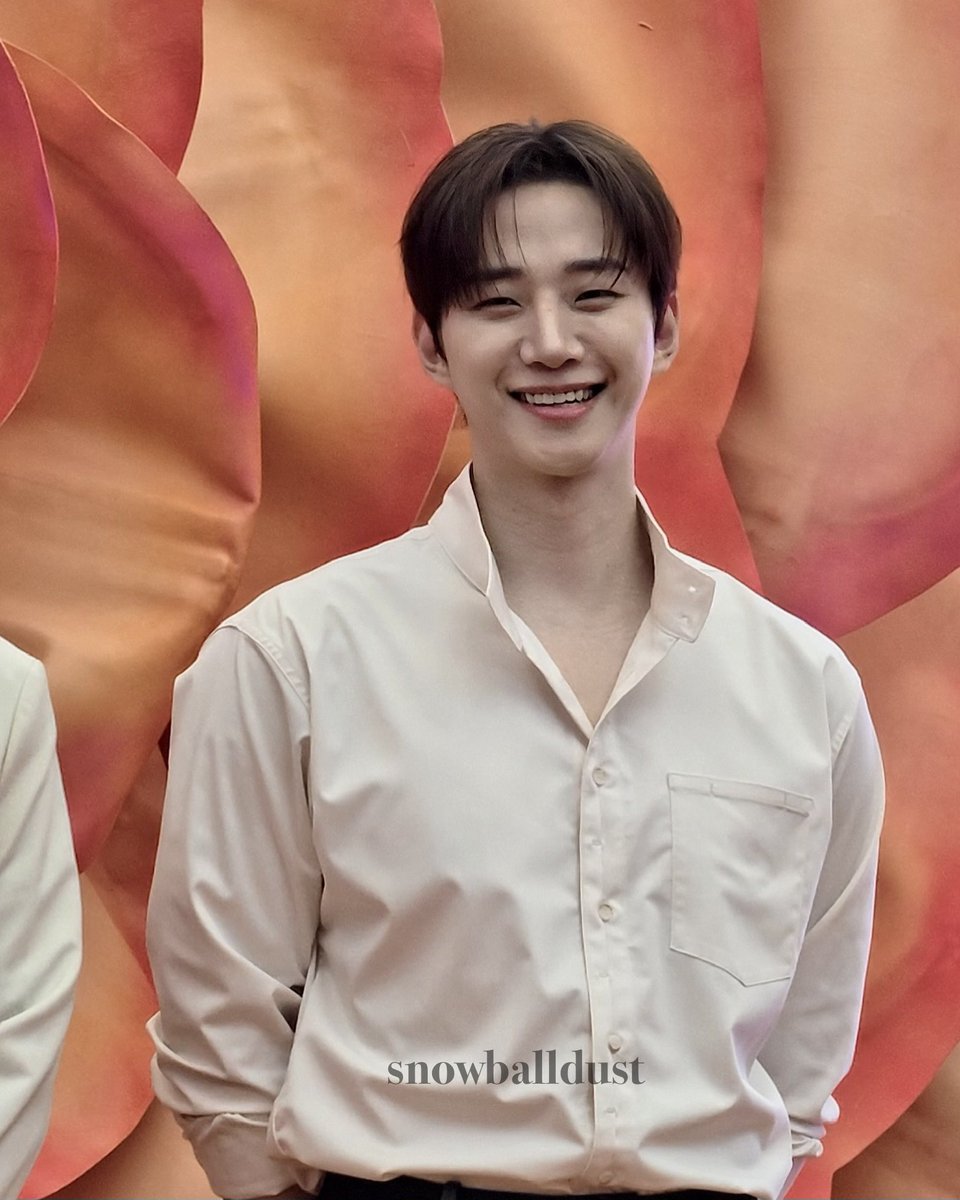 snowballdust's tweet photo. 261025 Cuckoo Pop Up

행복해 보여요 😃

#이준호 #LeeJunHo #Junho #CUCKOOTOPIA2026 https://t.co/kRg9HfV2hG