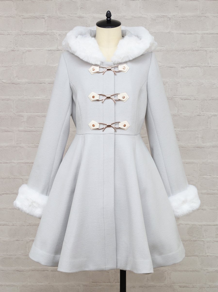 amavel_online's tweet photo. ◆AmavelOnlineShopNewArrival◆Part1
♥リボンビットフレアコート 
Color：サックス、ピンク、アイボリー、ブラック
Price：￥17,930(税込）
https://t.co/yTyToaCCMt   #amavel #アマベル #コート #ガーリー #リボン #甘系 #地雷系 #量産型 #双子コーデ #甘カジュアル https://t.co/Ii3om6DKP3