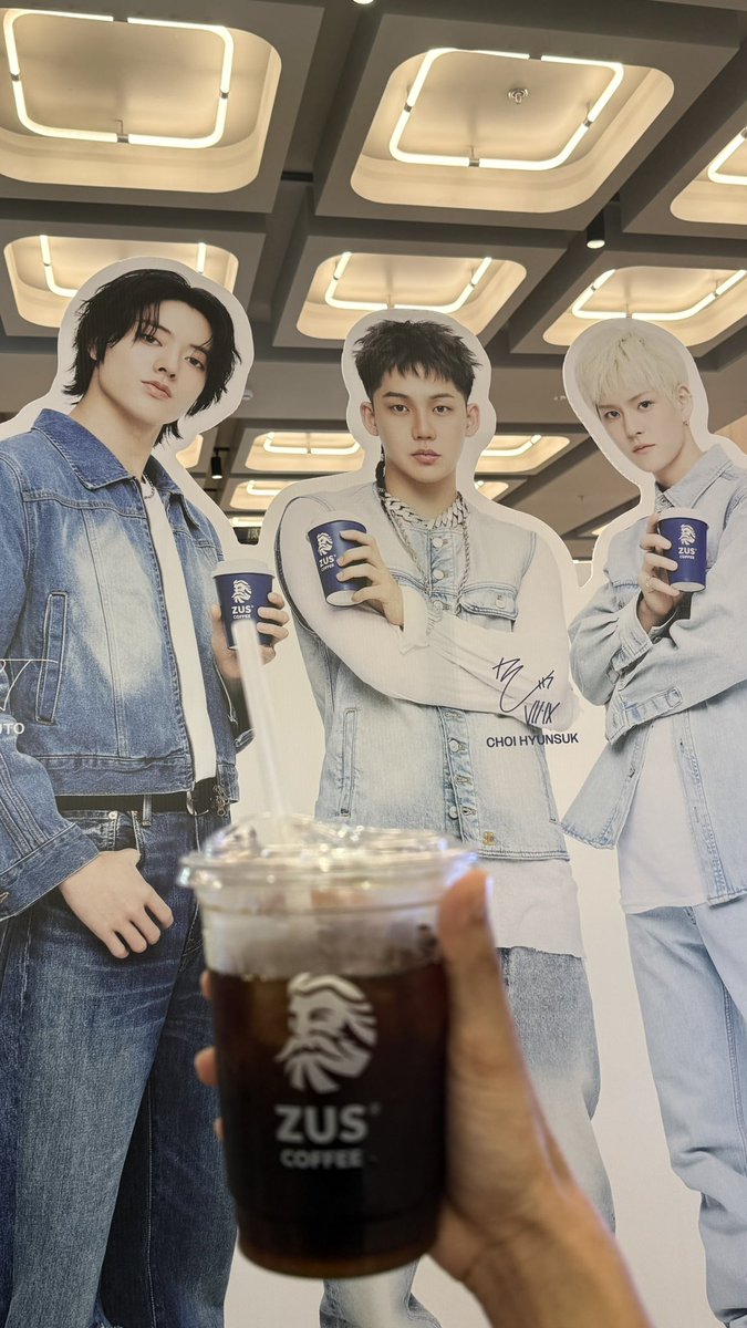 PpuiminJM's tweet photo. มาหาสุดหล่อ แก๊งแรปไลน์ #ZUSxHYUNHAYO #zuscoffeeth #ZUSxHHY @treasuremembers https://t.co/bYhOMIV1GV